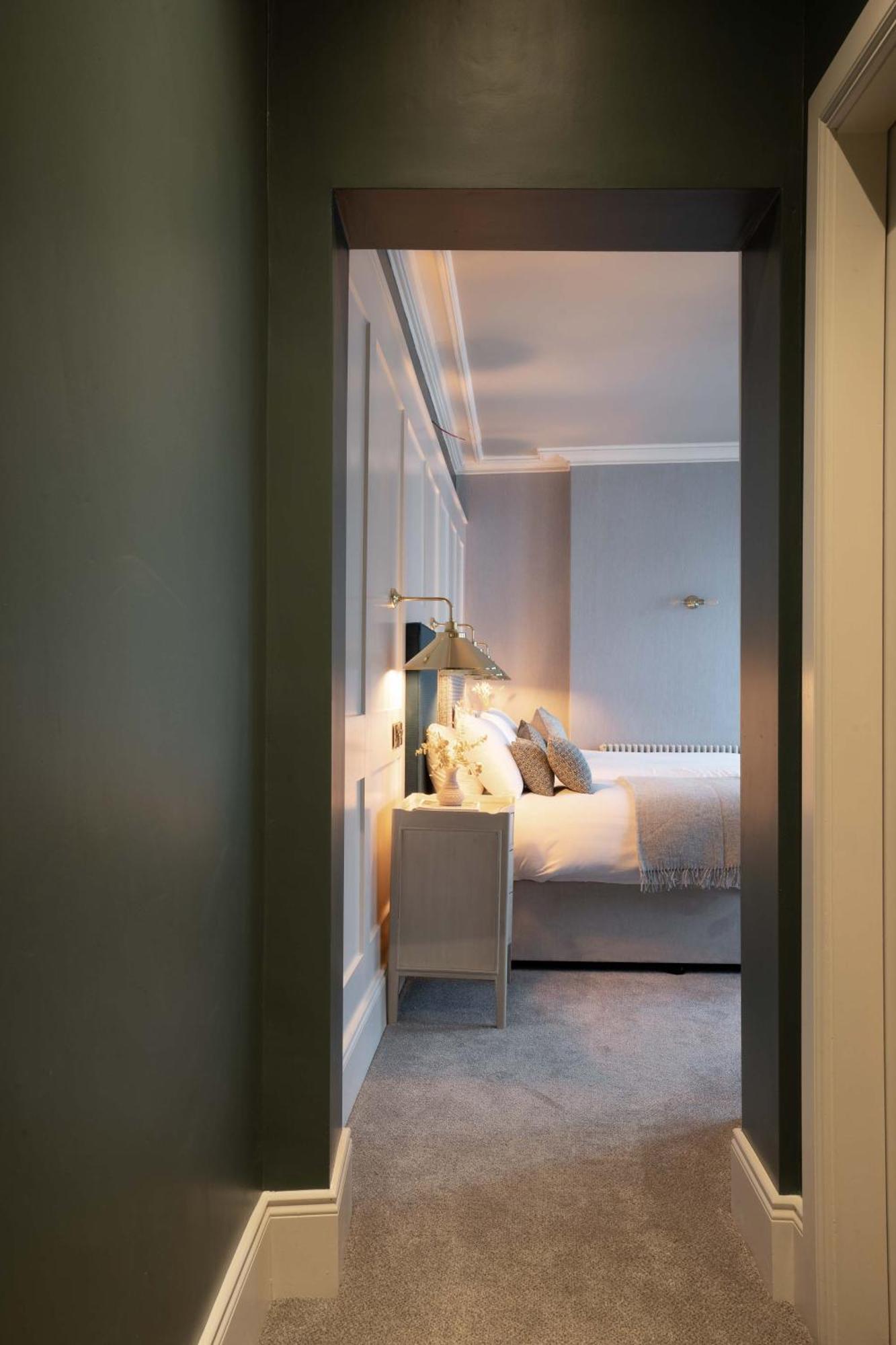 Creighton Hotel Clones Екстериор снимка